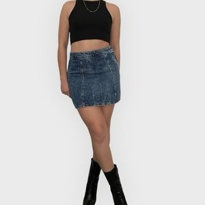 4/$25 American Eagle medium wash denim mini skirt